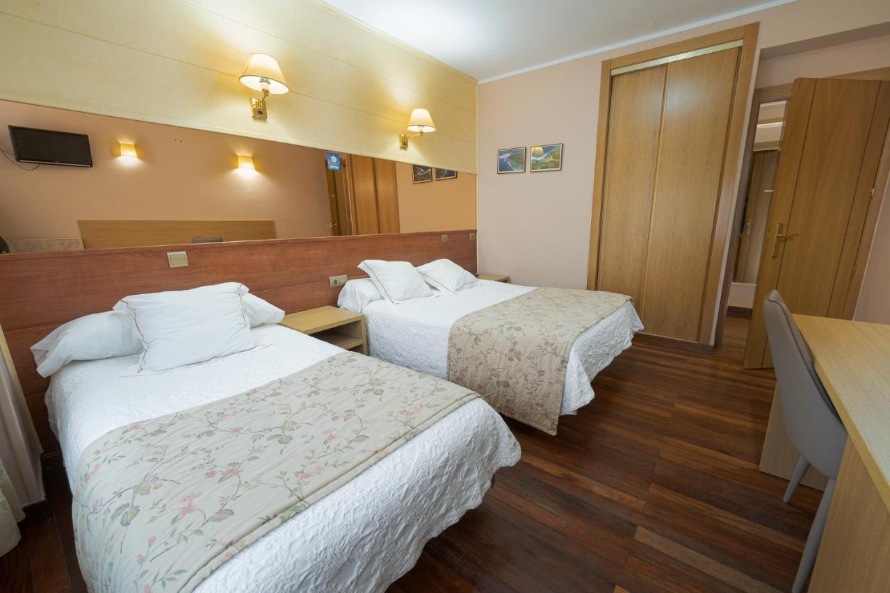 Hotel Regio Torrelavega Bagian luar foto