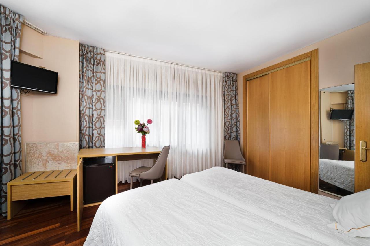 Hotel Regio Torrelavega Bagian luar foto