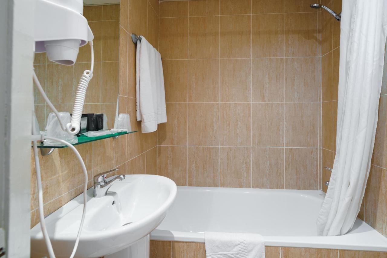 Hotel Regio Torrelavega Bagian luar foto