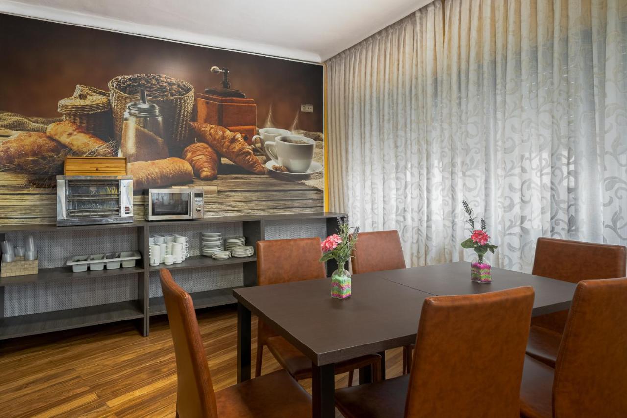 Hotel Regio Torrelavega Bagian luar foto