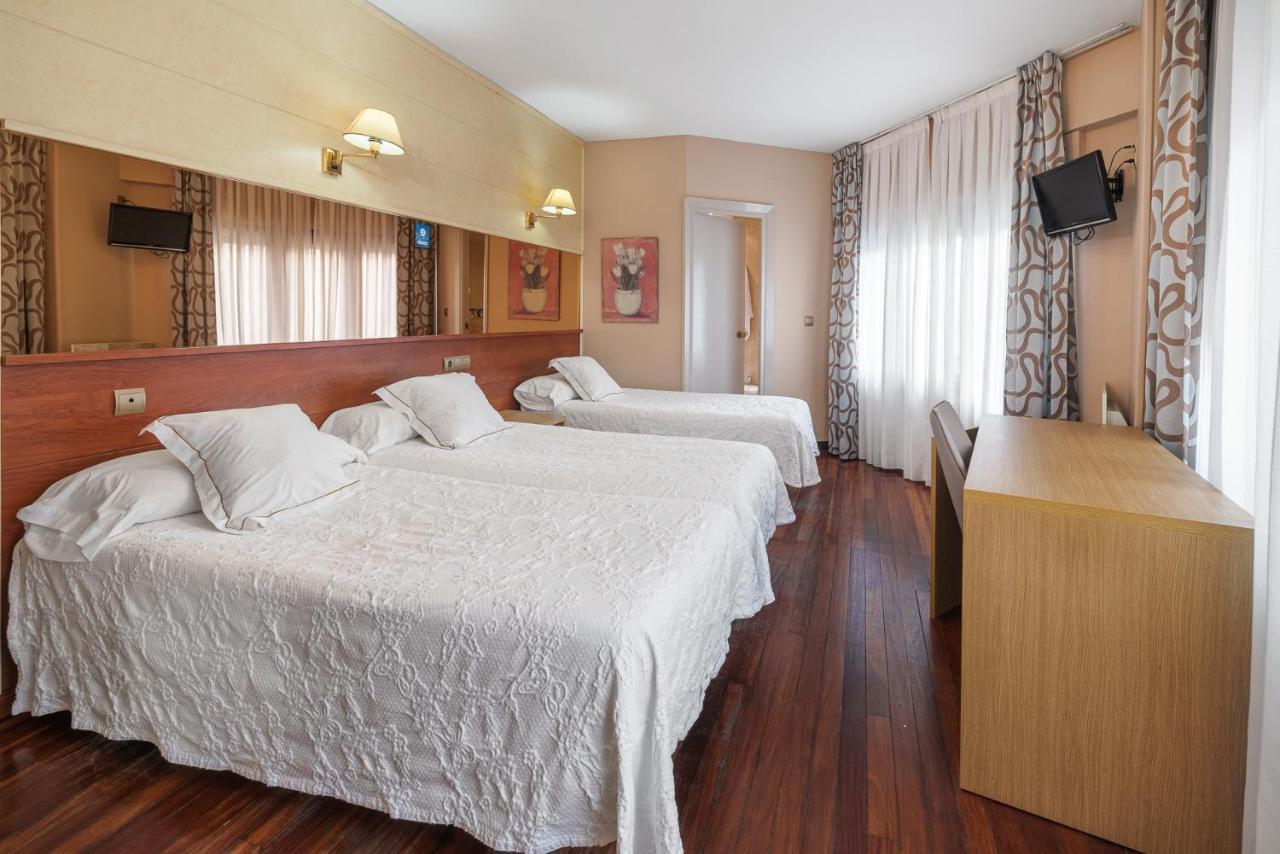 Hotel Regio Torrelavega Bagian luar foto